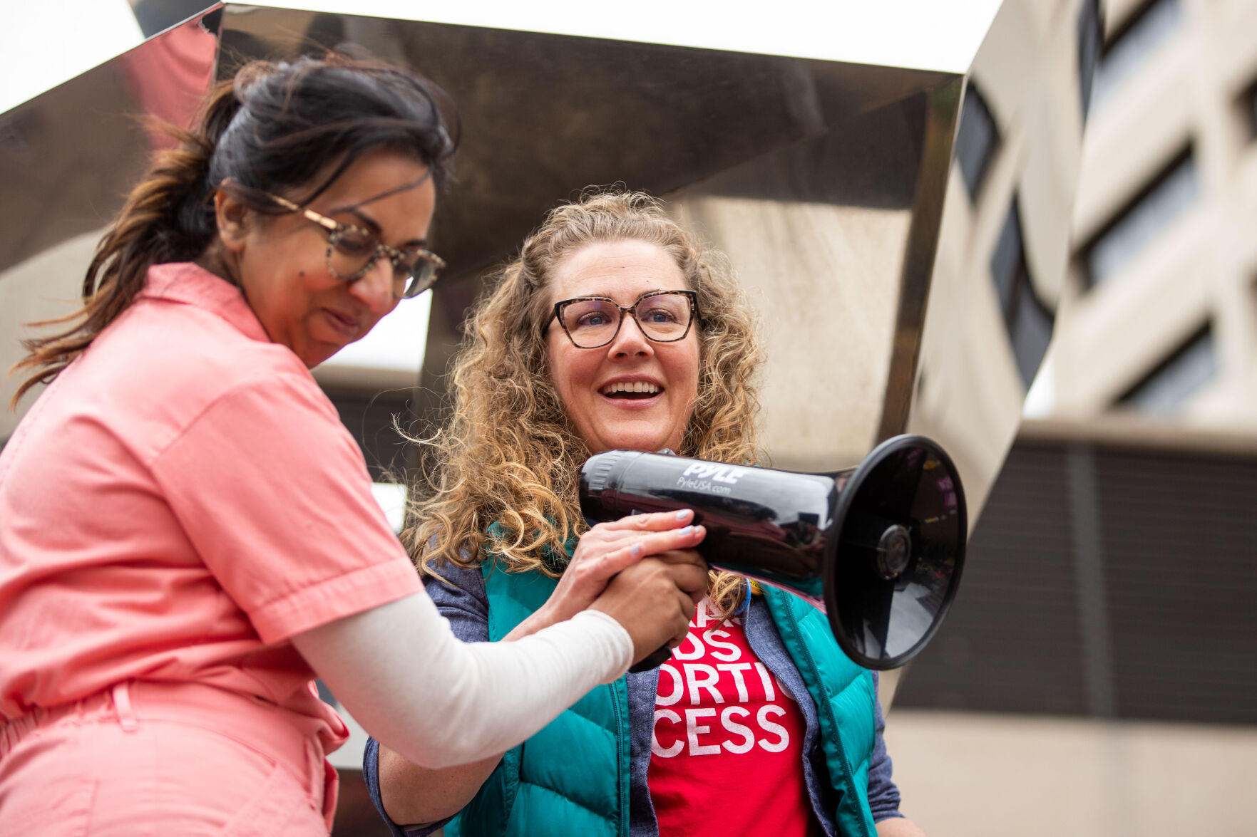 050422-owh-new-abortionrally-ar07.JPG